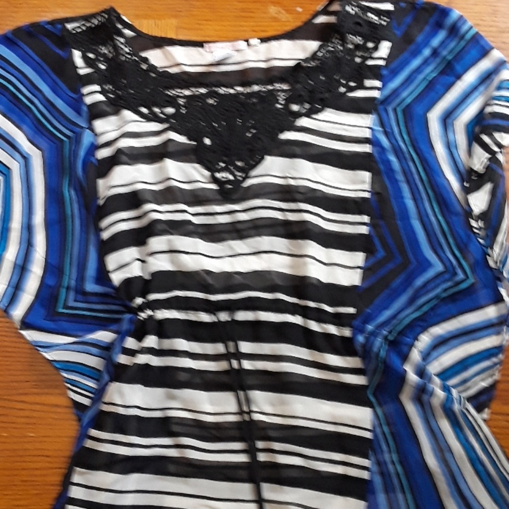 Free 2 luv blouse